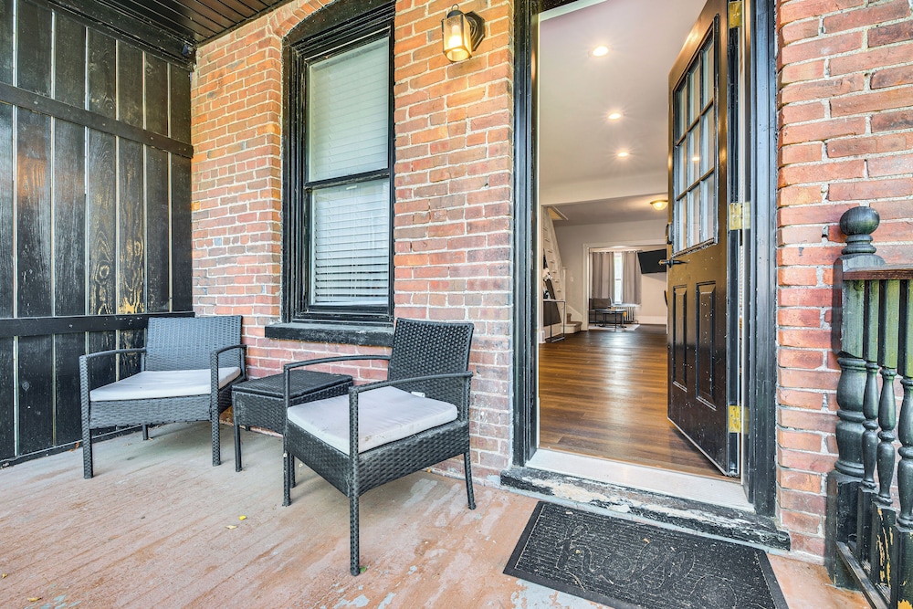 Stay & Play in Dtwn Stroudsburg: Updated Townhouse