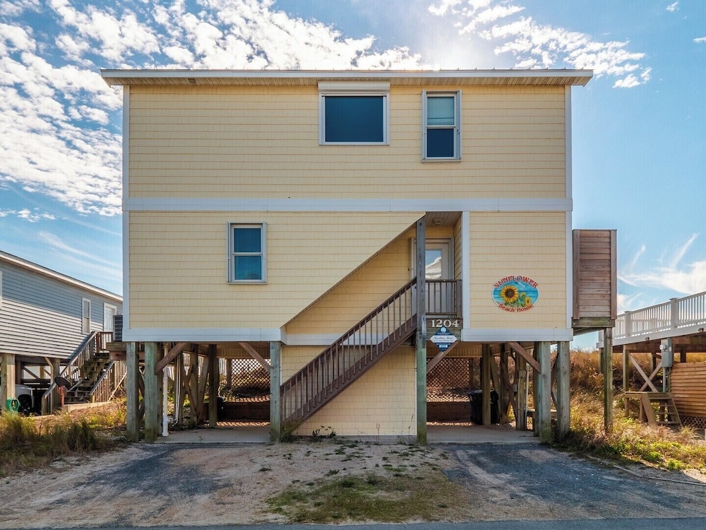 Sunflower Beach House by Topsail Realty