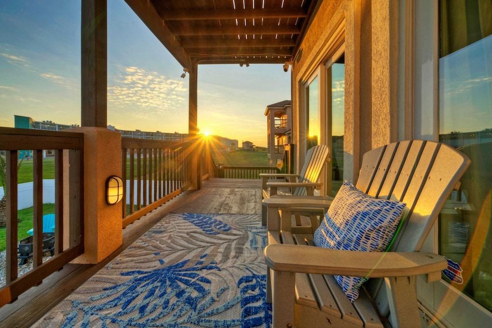 2 Homes, Sleeps 22 Steps to the Beach, Private Pool, Fire Pit, Balcony Views