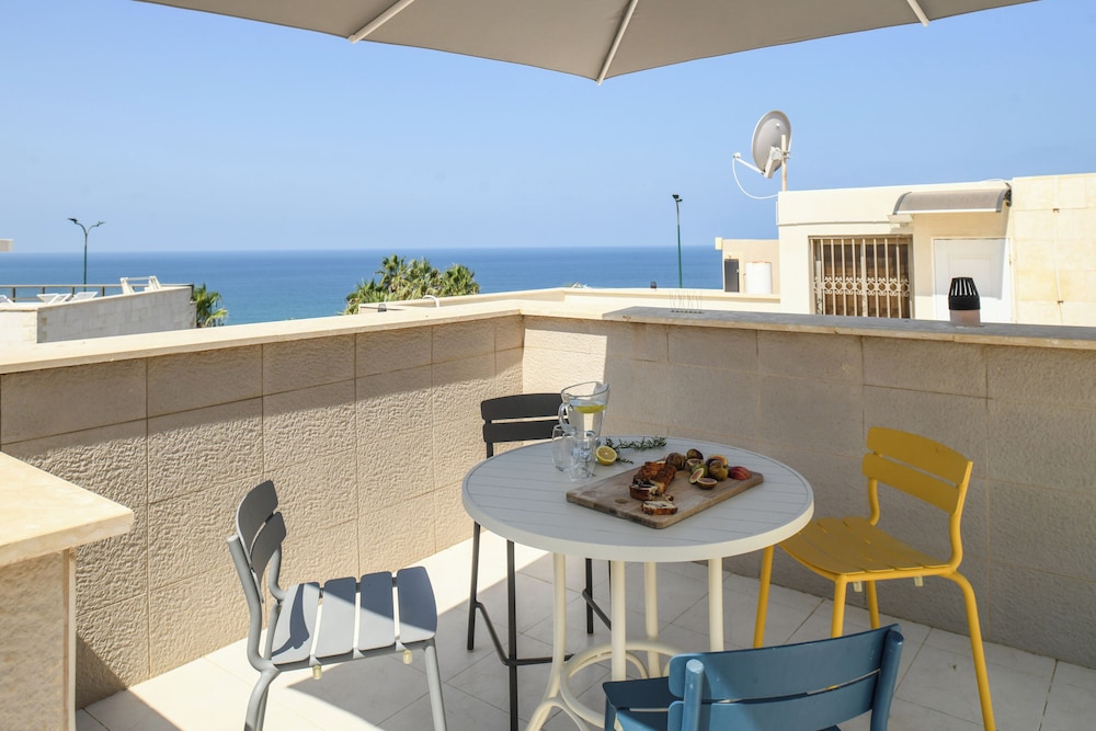 Coastline Family Triplex by Sea N' Rent view 4