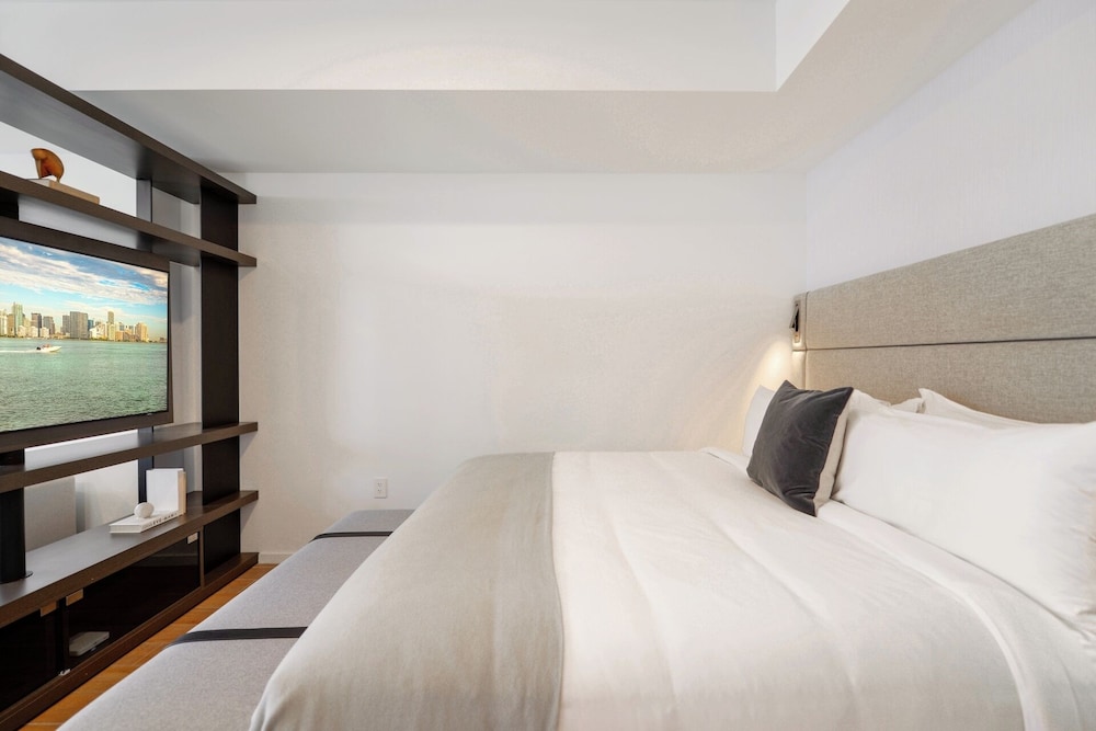 Luxury Studio Near from Bayfront Park