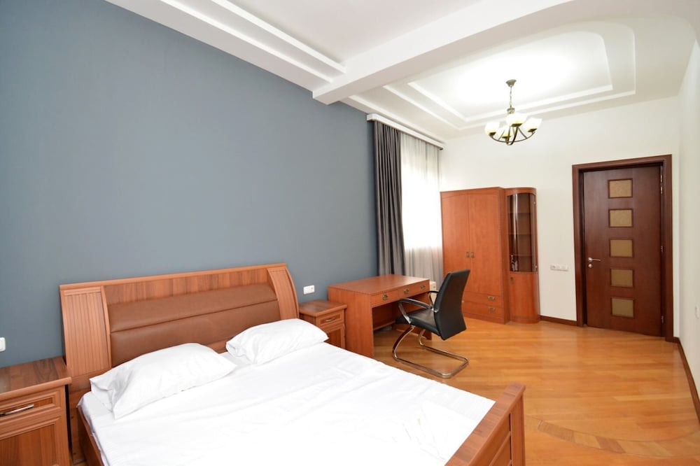 Apartments by Luxe Group DI64