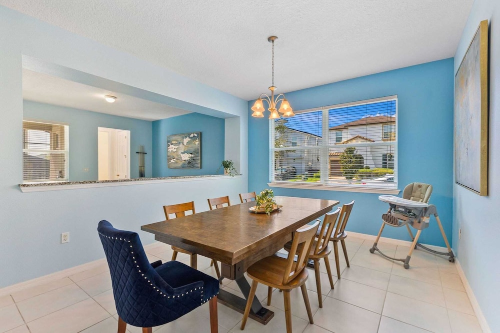 Minutes to Disney Parks + Universal Sleeps 21 w/ Pool, Hot Tub, Game Room