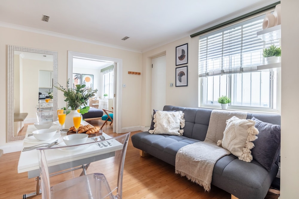Classic 1BR - Notting Hill Gem