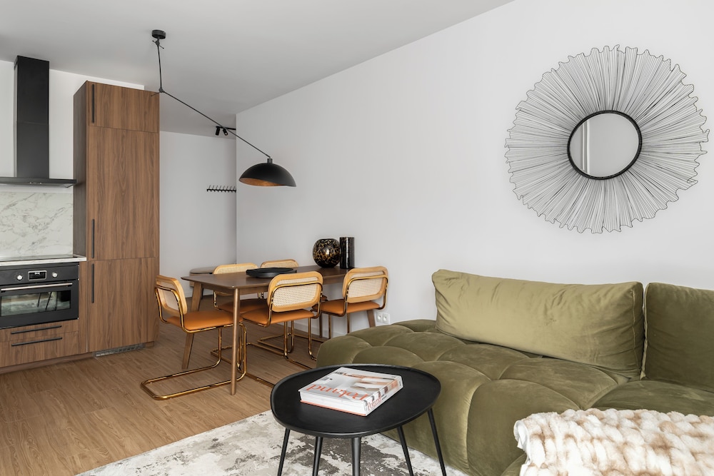 Lion Apartments -DOKI LifeStyle&FoodHall