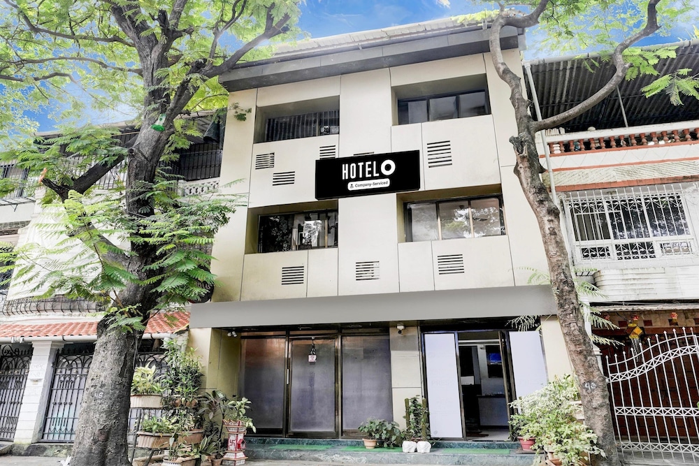 Cozy Deluxe Room Near Juhu Beach Mumbai