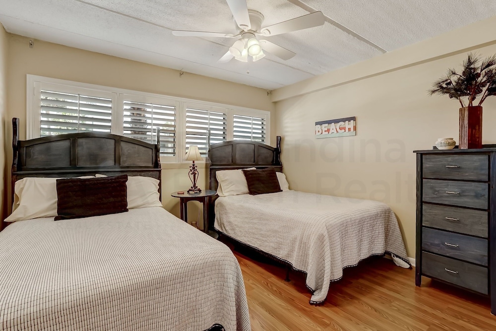 Fernandina Beach Vacations - Enchanting Ground Unit Condo Few Steps Away from the Ocean Side by RedAwning - Property Image 3