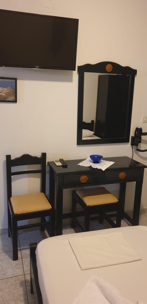 Anna Zisimos Rooms