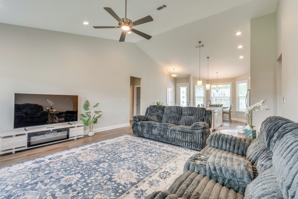Modern Family Home w/ Spacious Yard in Milton