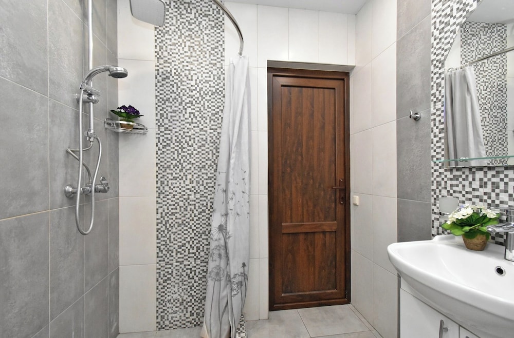 2 bedroom apartment on Teryan street
