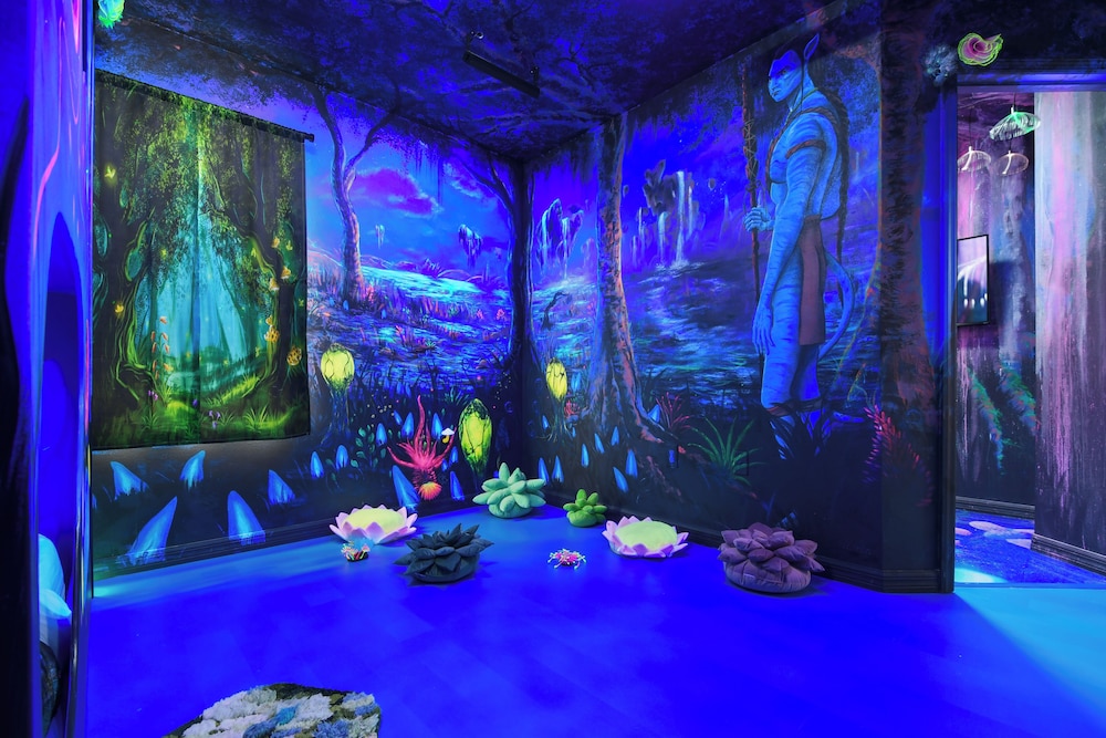 Luxury Stay: Pool, Games, Themed Rooms