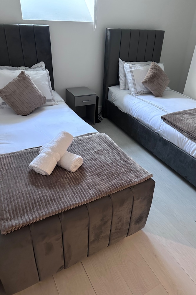 Cozy London Apartment With 2 Bedrooms&free Parking