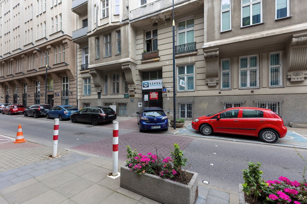 Classic Warsaw by Renters Prestige view 5