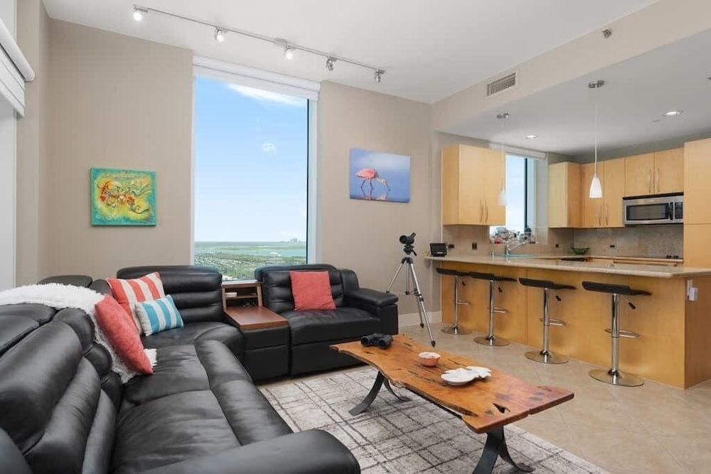 Stunning 17th Floor Spacex Direct Views Luxe 3 Bedroom Apts