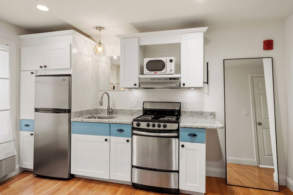Hygge House Suites