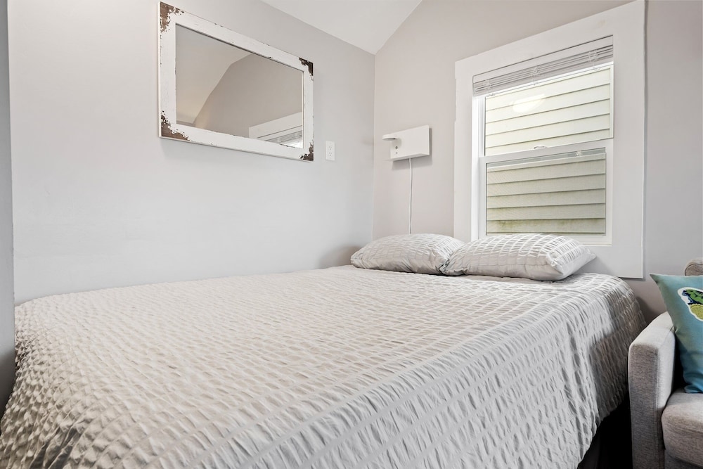 Just Beachy Charming Studio!