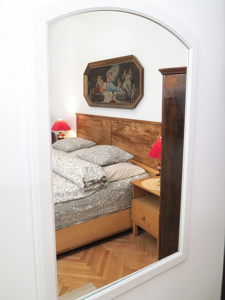 Room & Parking Assistance