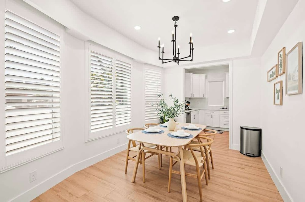 Cozy Retreat Near Downtown Perfect for Families