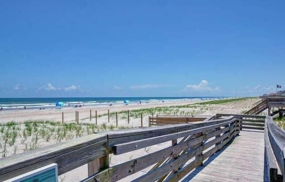 Mountains to Sea by Topsail Realty