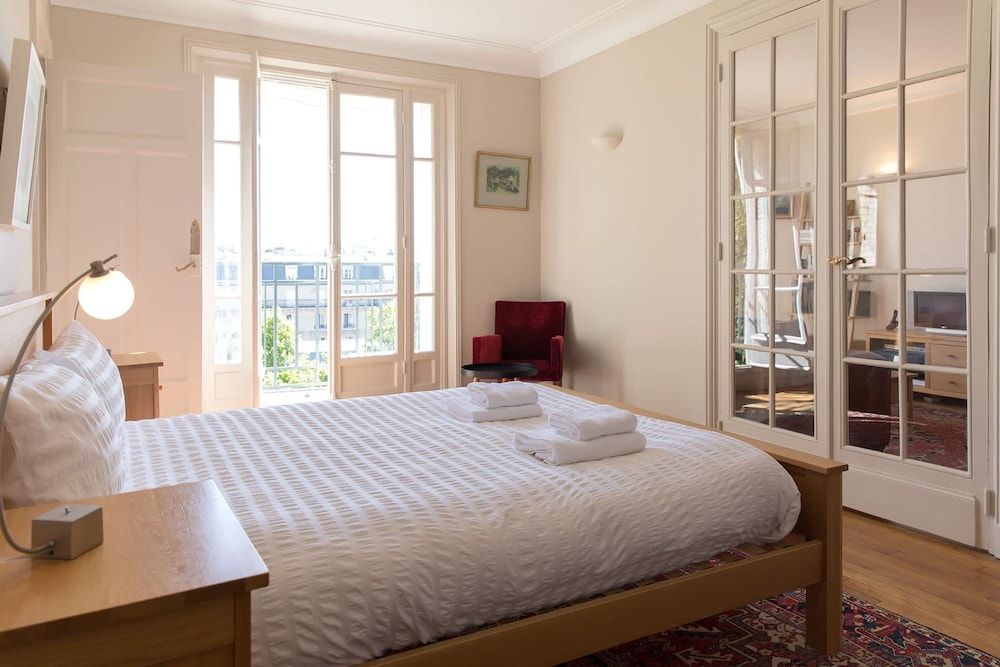 Eiffel Park Peaceful 1 Bedroom Apt Near the Eiffel Tower