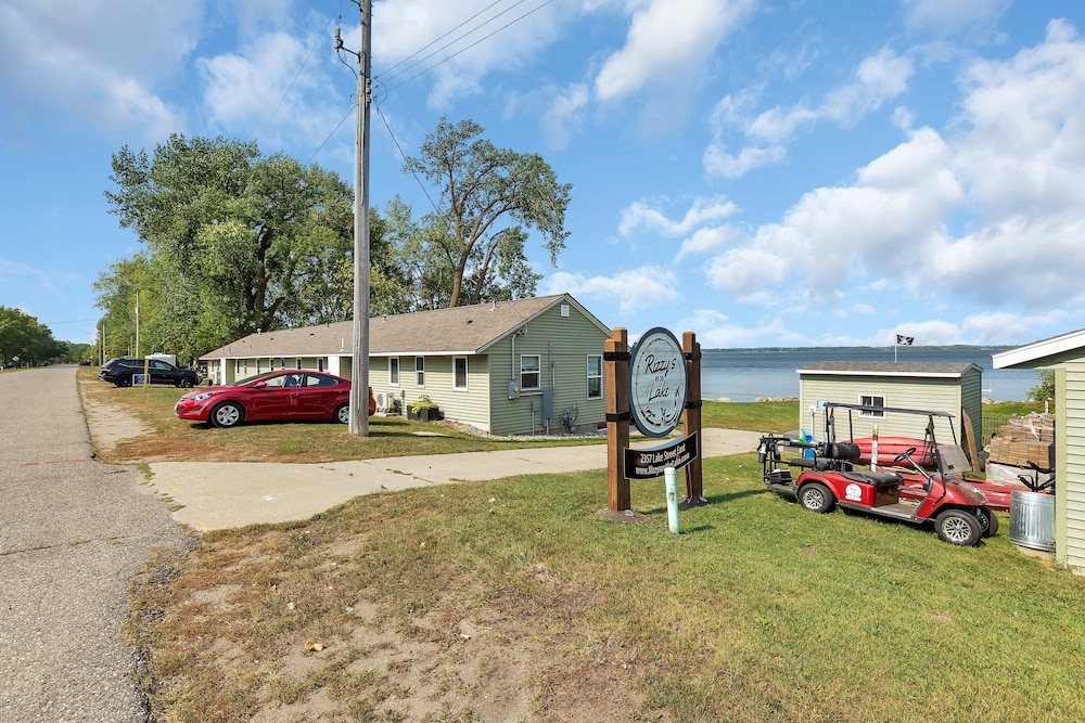 Rizzy's on the Lake - Property Image 2