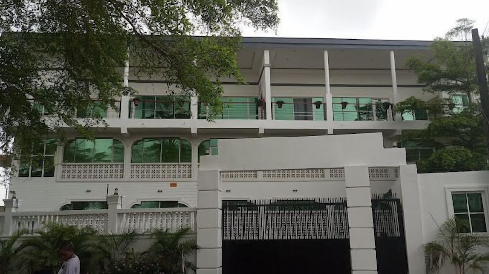 Chakaville Beach Resort