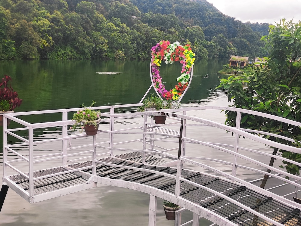 Begnas Lake front guest house