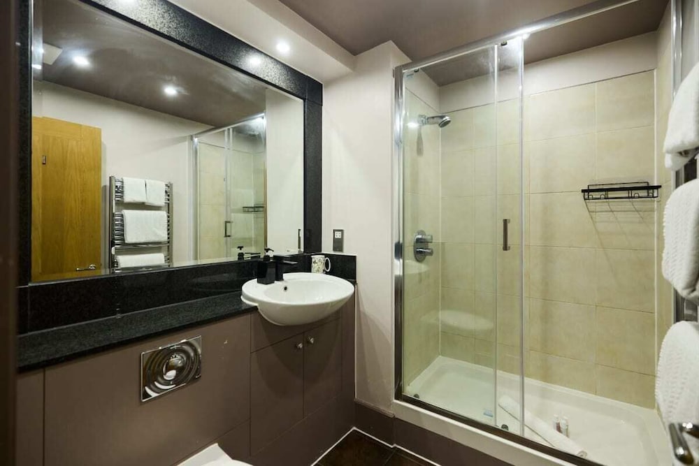 The Vauxhall Hideout - Comfy 2bdr Flat With Balcony