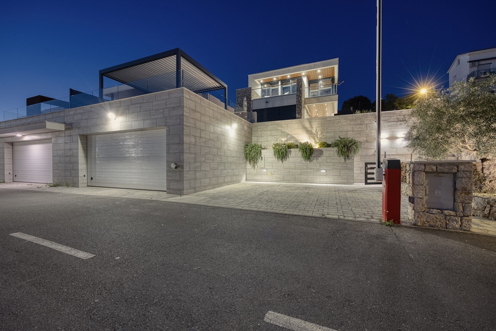 Luxury Seaview Villa Rosciola
