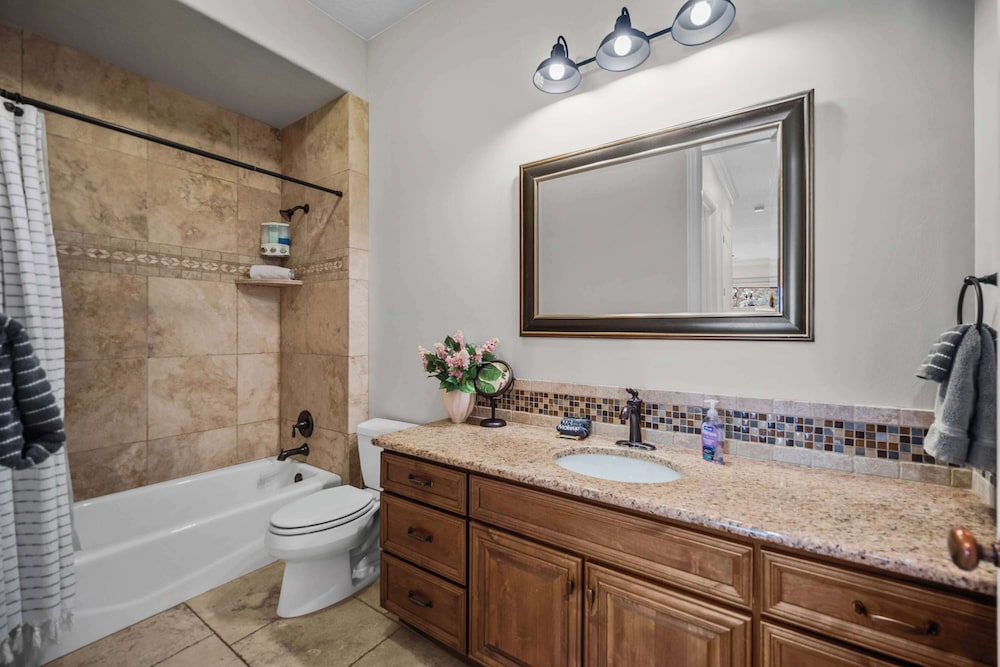 Pool Paradise for Families - Condo for 12 w/ Resort-style Amenities