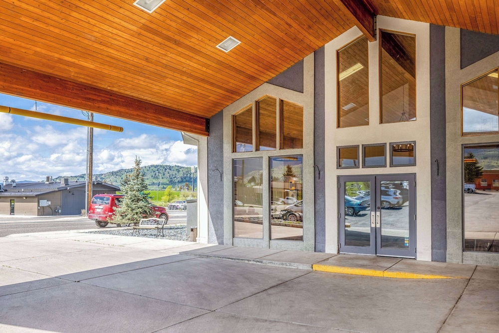 Butte Vacations - Wingate by Wyndham Butte City Center I-15/I-90 - Property Image 4