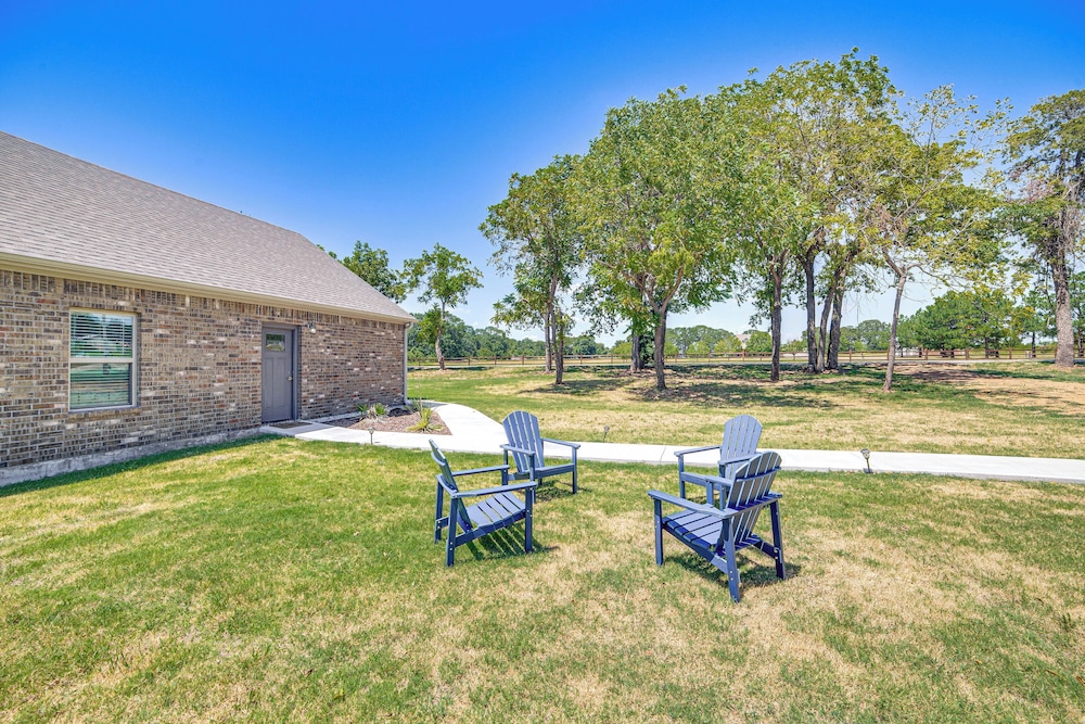 1 Mi to Lake Texoma: Expansive Outdoorsy Escape!