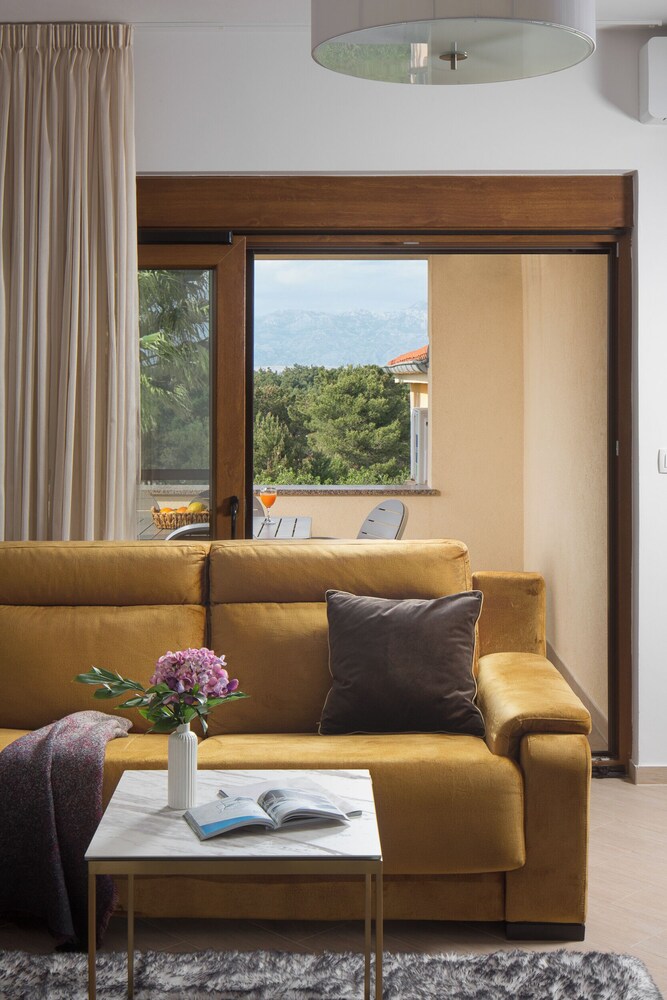 Malibu Grand Royale – Luxury Group Villa