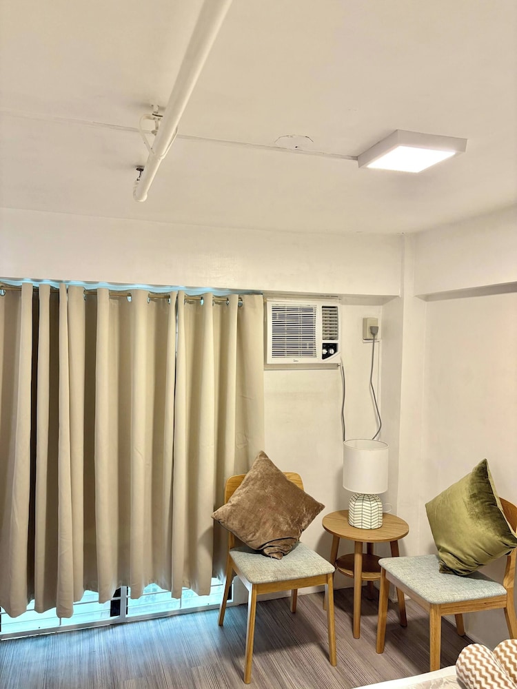 Budget Loft-type Condo in Uptown CDO