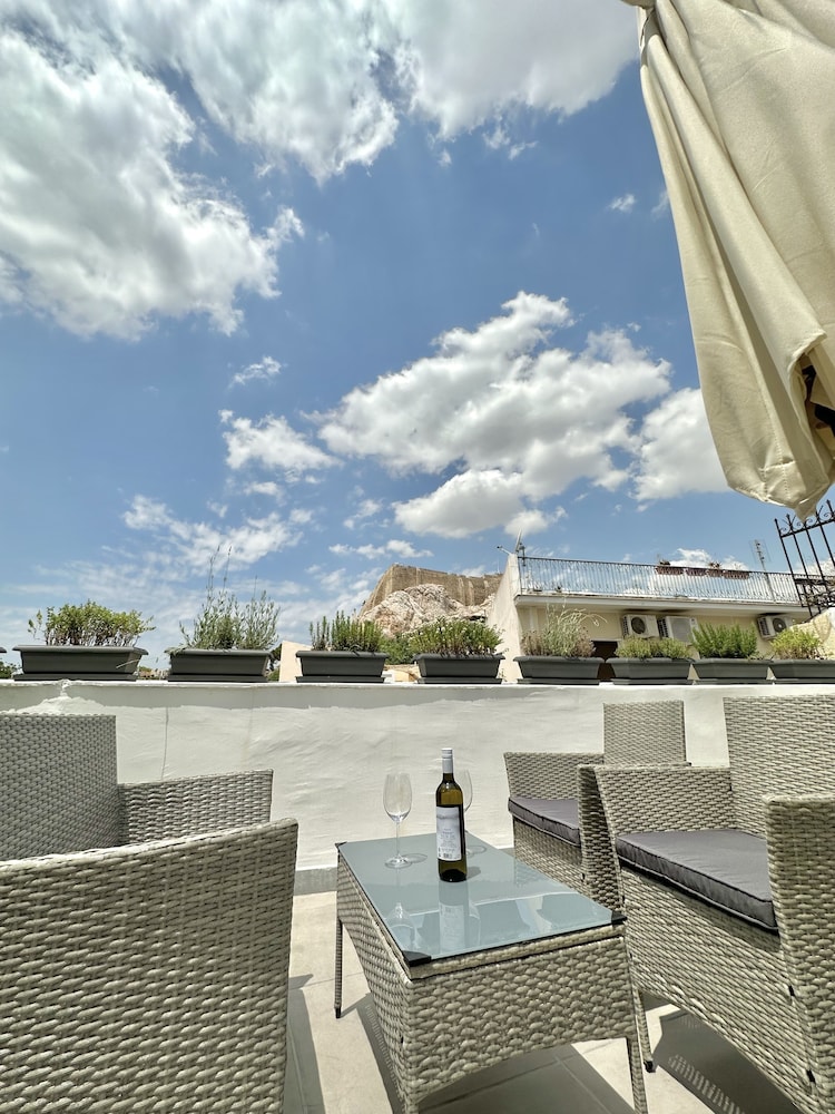 Step One - Luxury Suites right in the heart of Acropolis next to metro station