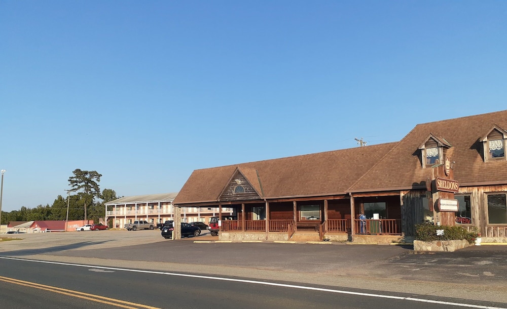 Sheldon's Motel by OYO Keysville Near Hwy 360