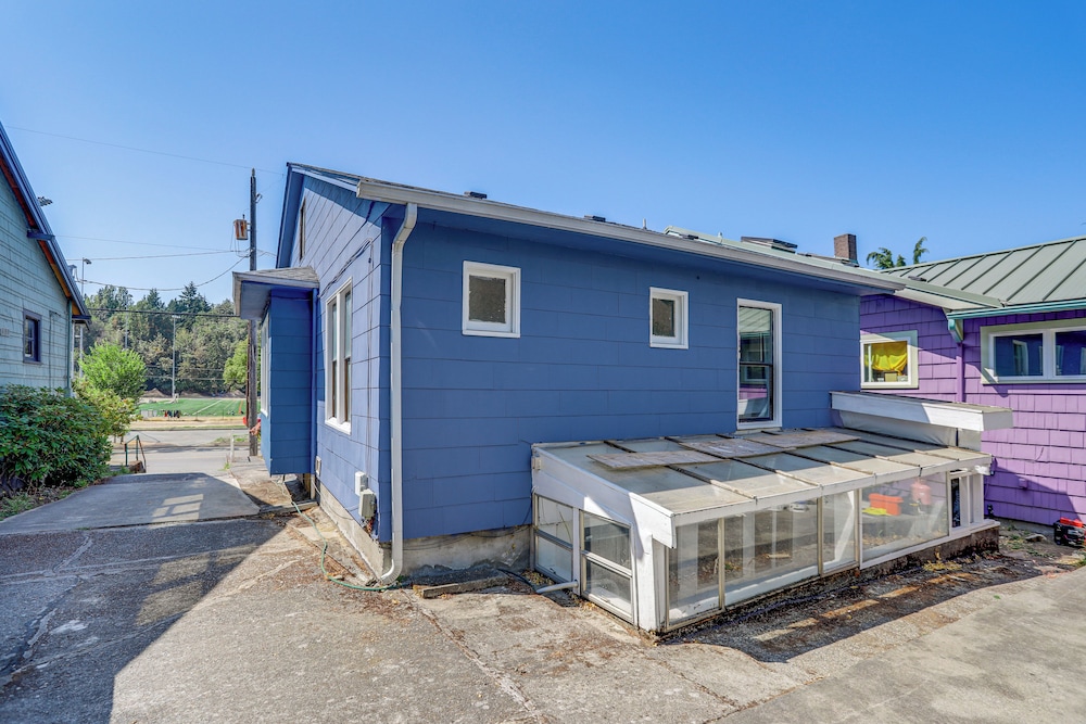1 Mi to Green Lake: Family-friendly Seattle Home