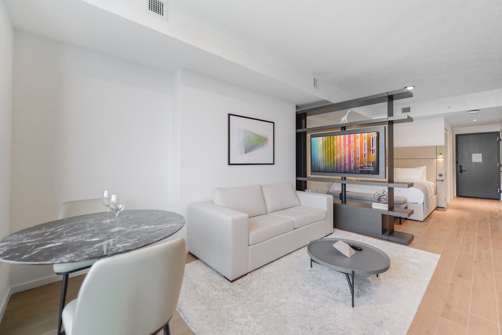 Stylish Studio with City View in Bayside