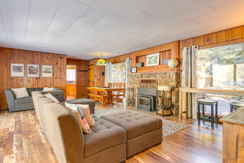 Charming Idaho Springs Retreat on Chicago Creek!