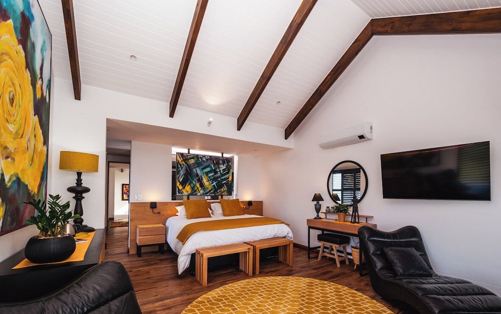 Boutique Ocean Views incorporating Wend