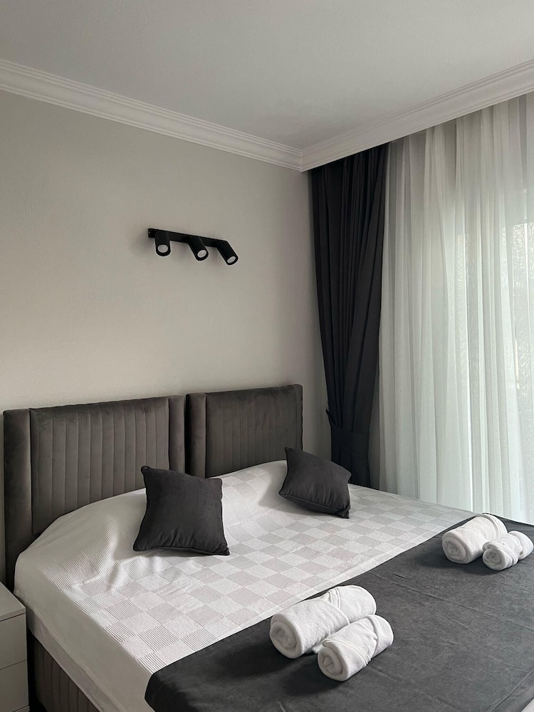 MONİ HOMES