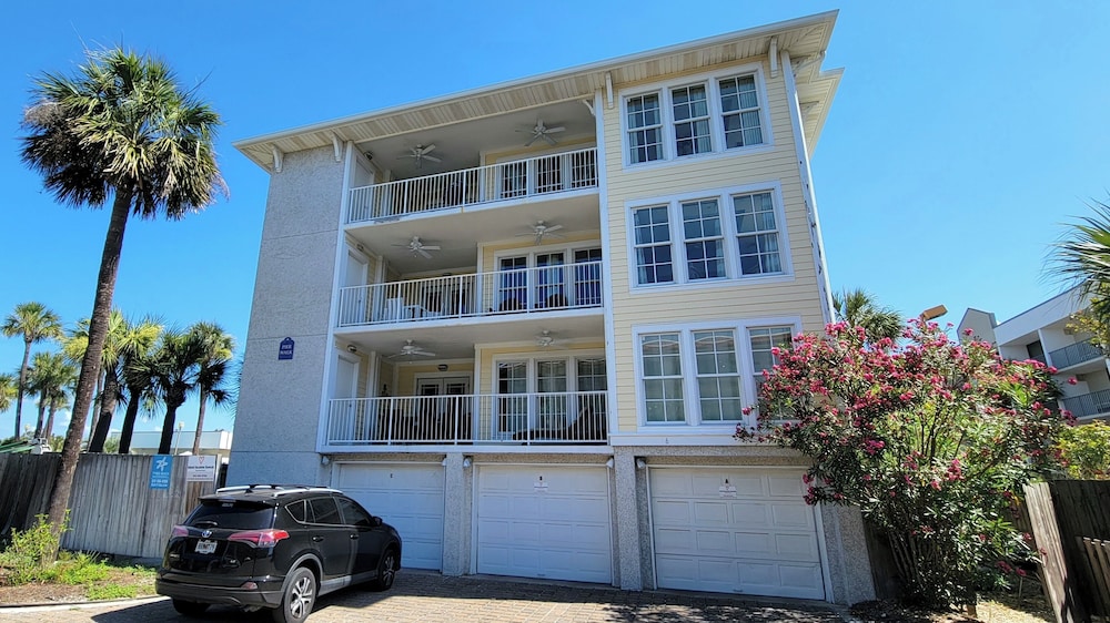 Pier Walk Unit C by Tybee Vacation Rentals