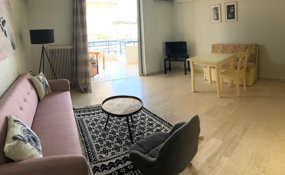 Kate Apartment Across the Marina