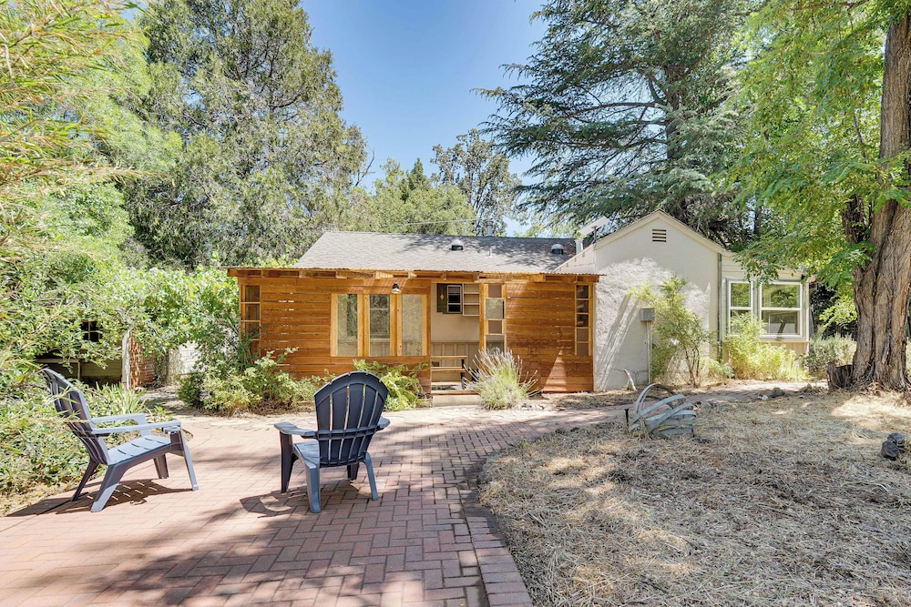 Wine Country Cottage in Historic Fiddletown!
