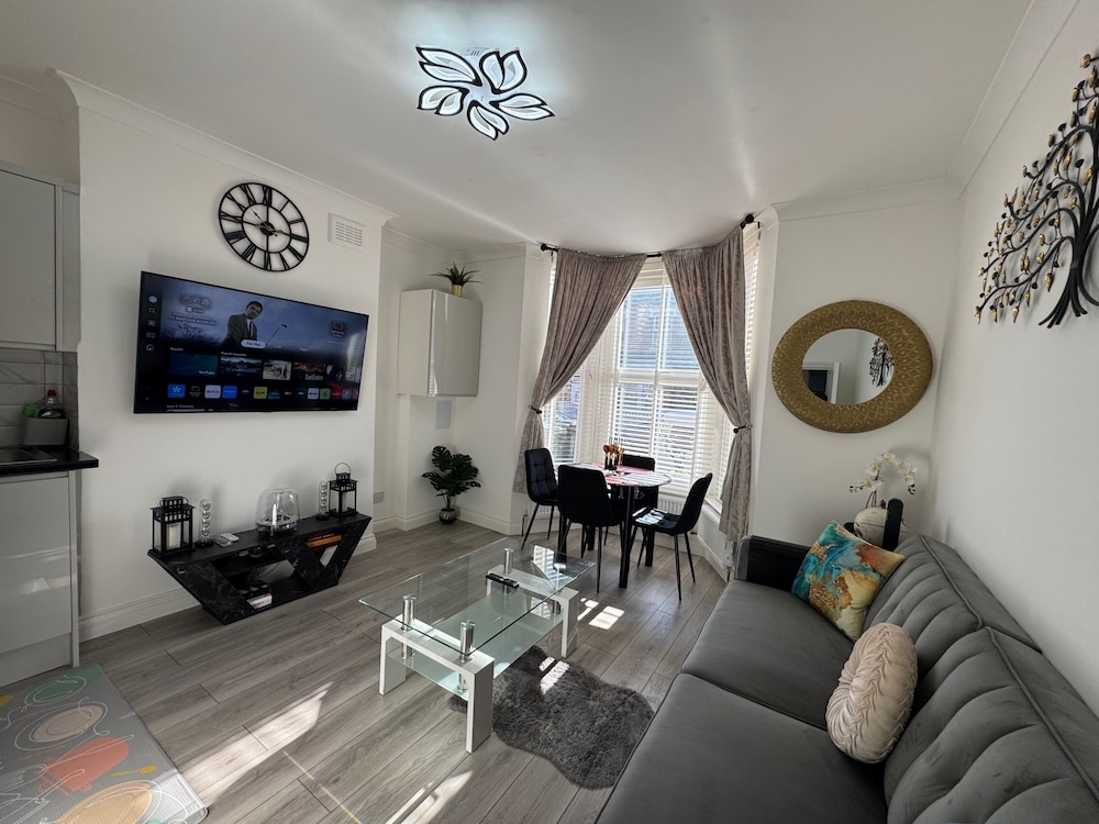 Cozy 2br-5guests-near Attractions-garden