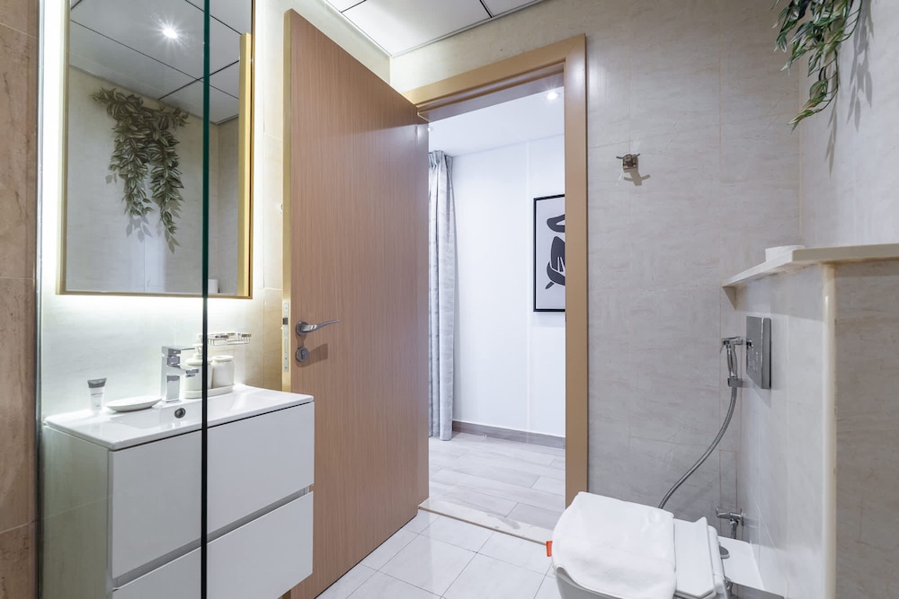 Stunning Studio in Regina Tower With Five Hotel View
