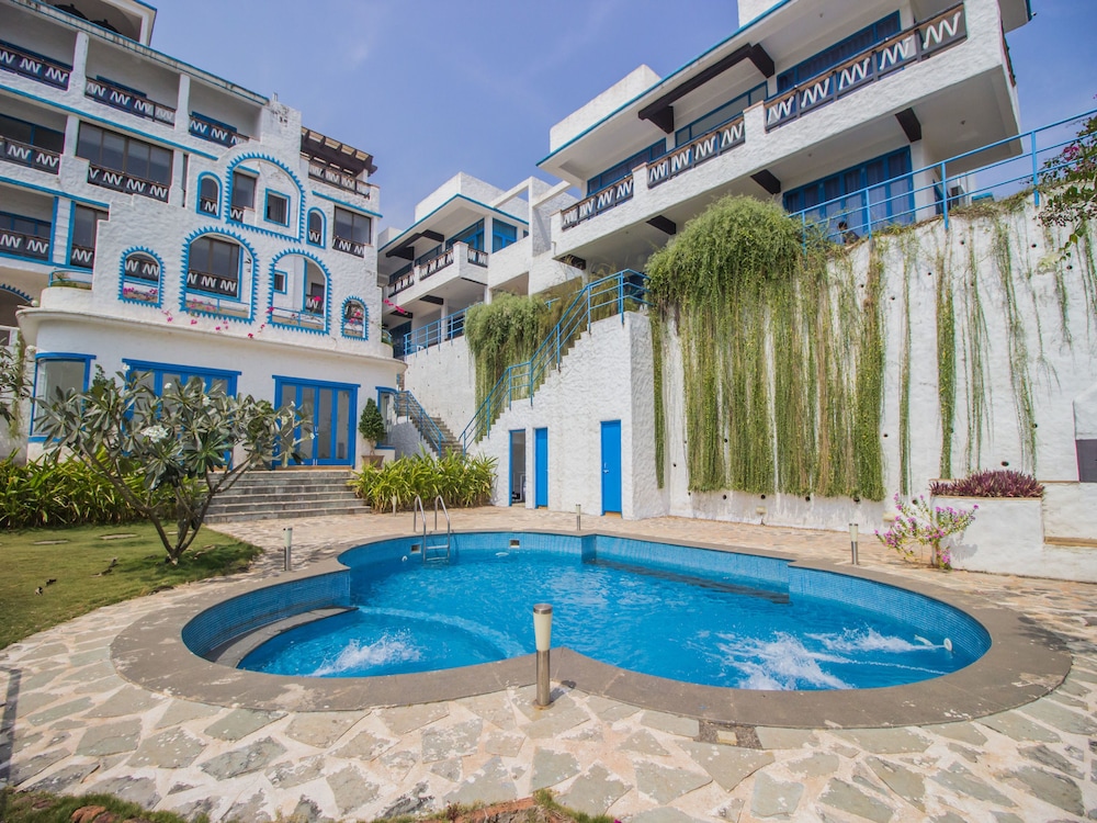 OYO 11900 Home Exotic 3BHK Bambolim