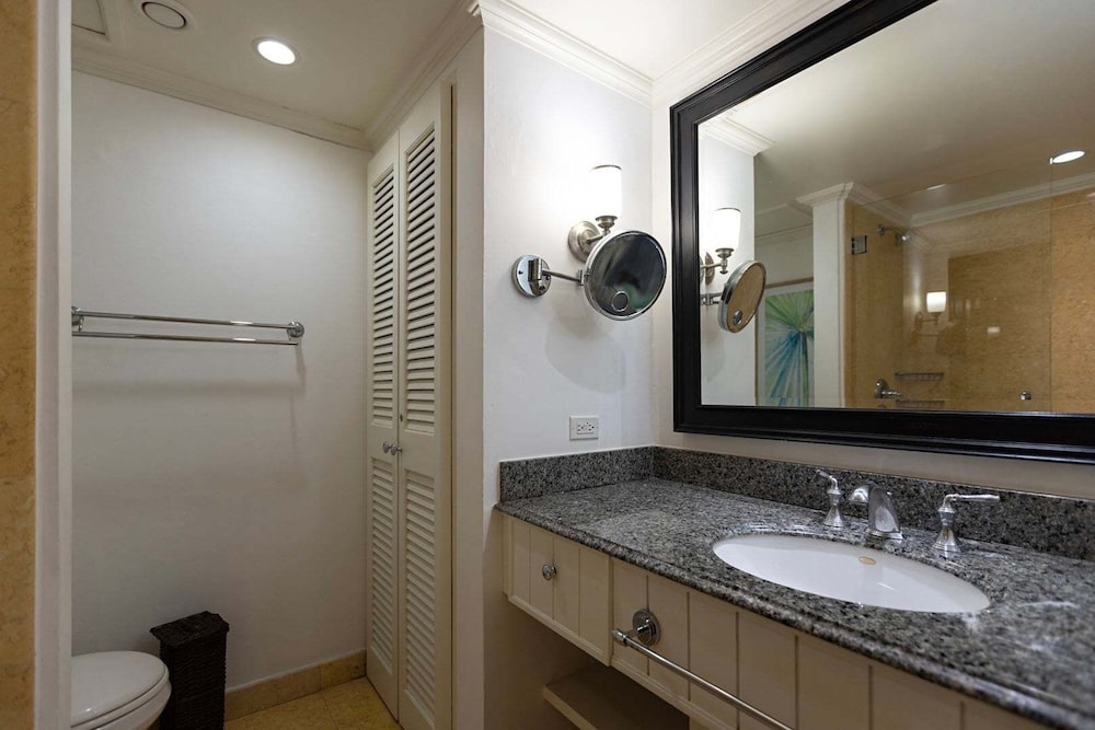 Glitter Bay Estate 414 1 Bedroom Apts