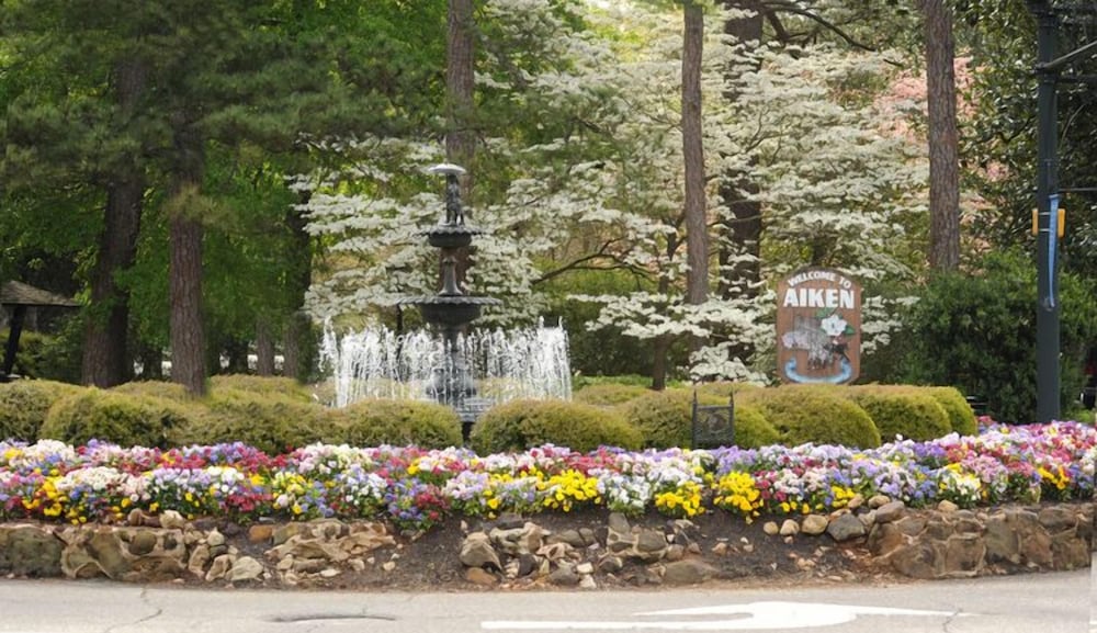 Carriage House Inn