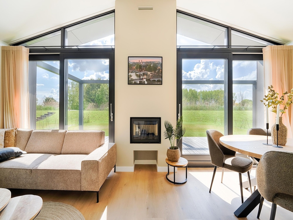 Modern Family Getaway in Oud Ade